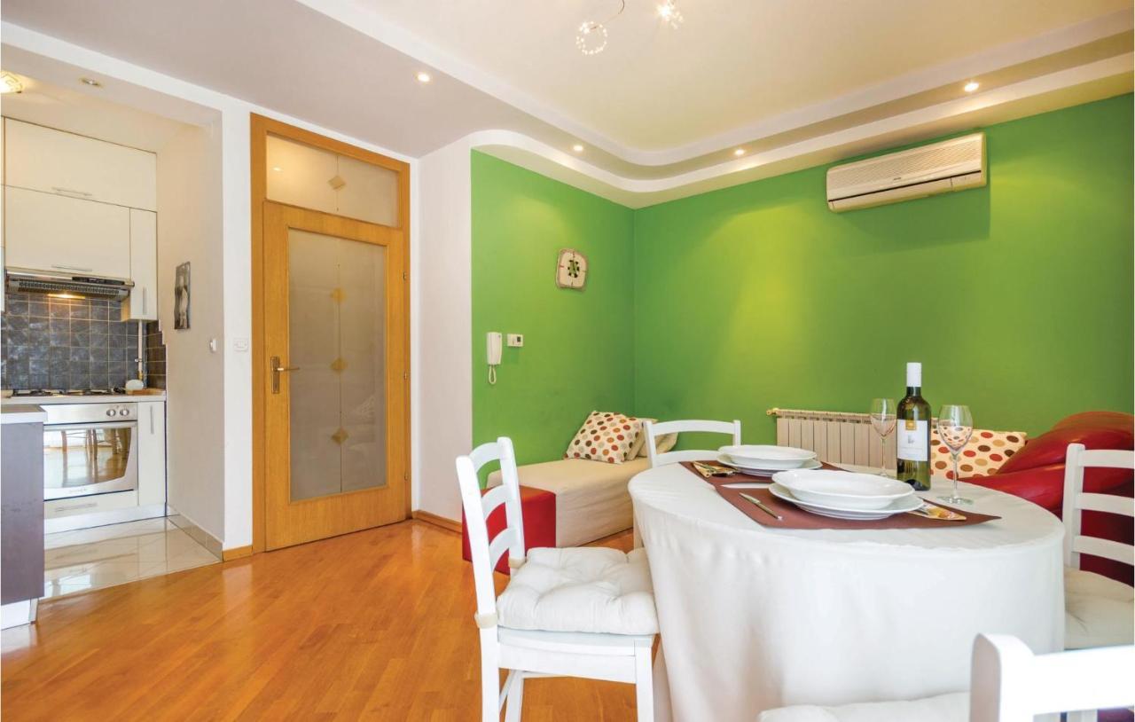 1 Bedroom Amazing Apartment In Fiume Kültér fotó