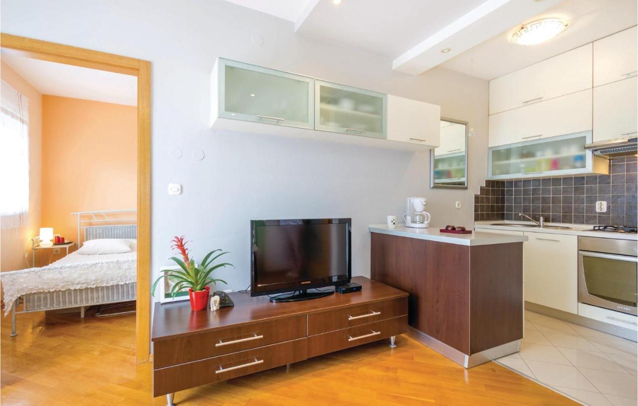 1 Bedroom Amazing Apartment In Fiume Kültér fotó